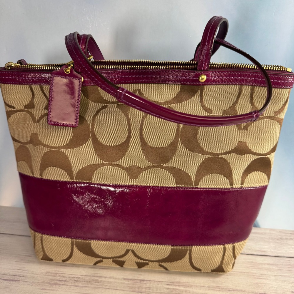Coach Signature Stripe Tote Women Medium Khaki Purple Patent Leather 12429 Y2K - Picture 3 of 14
